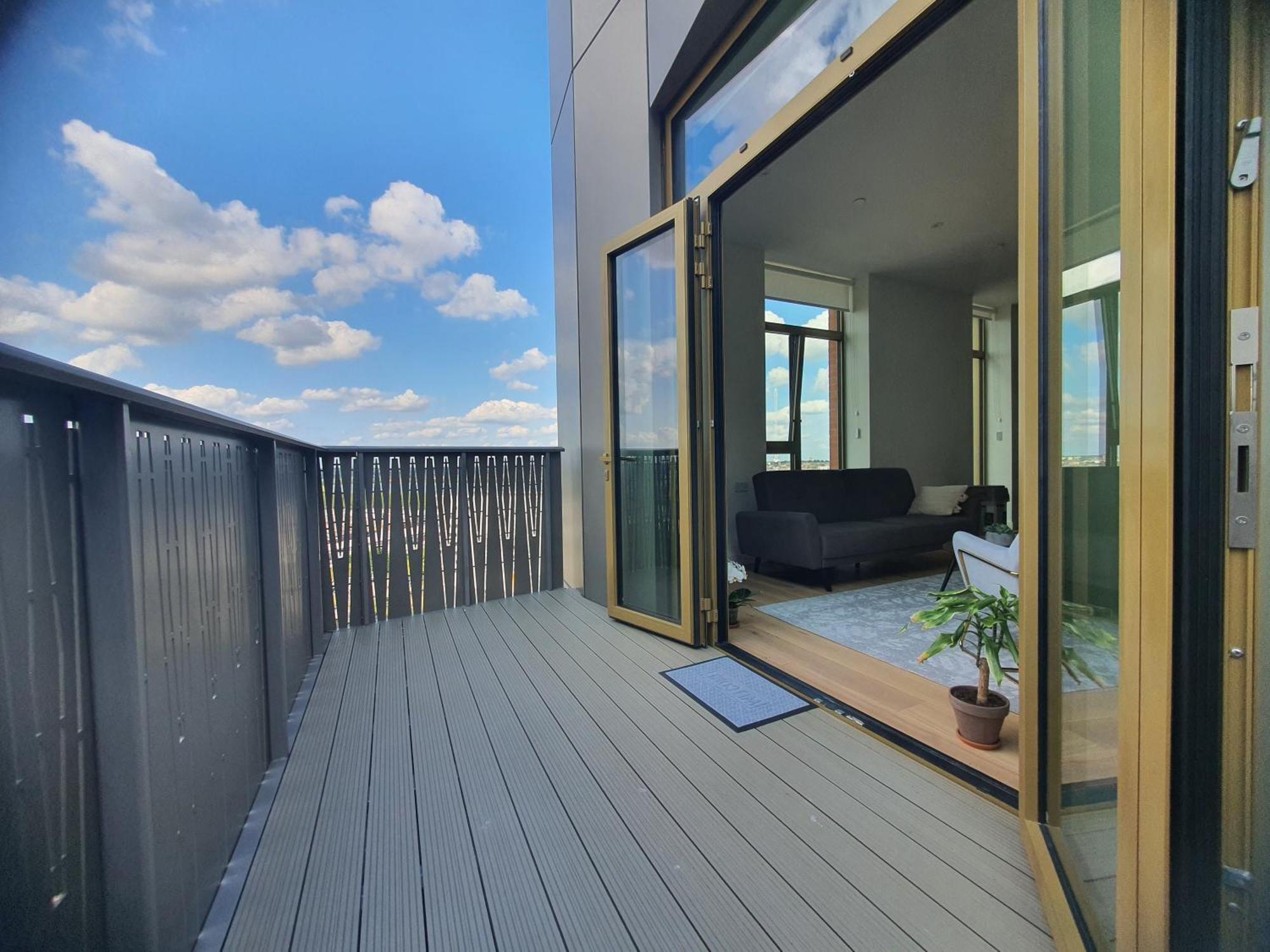 Cozy Room With Private Bathroom In Luxurious Flat ロンドン エクステリア 写真